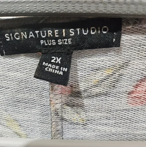 Plus size 2x cold shoulder open slongsleeved shirt - Picture 2 of 5